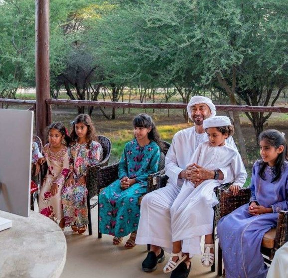 El príncipe heredero de Abu Dhabi y miembros de la familia real. (Twitter)