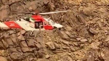 La Policía de Sharjah difundió la imagen del helicóptero de rescate.