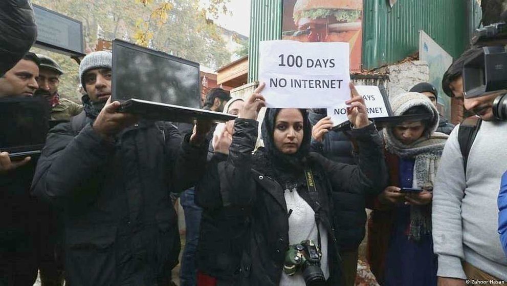 Residentes protestan en Irán por los cortes de Internet. (Zahoor Hasan)