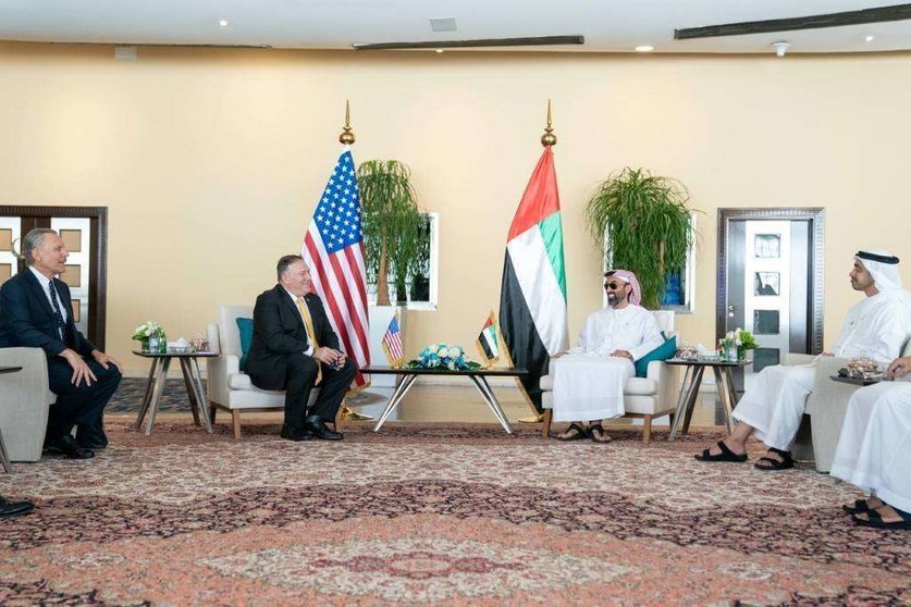  El jeque Tahnoun bin Zayed Al Nahyan, asesor de Seguridad Nacional de EAU, y el secretario de Estado de Estados Unidos, Michael R. Pompeo. (WAM)