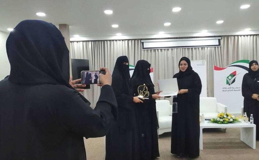 Un grupo de mujeres durante un acto en Emiratos Árabes. (EL CORREO)