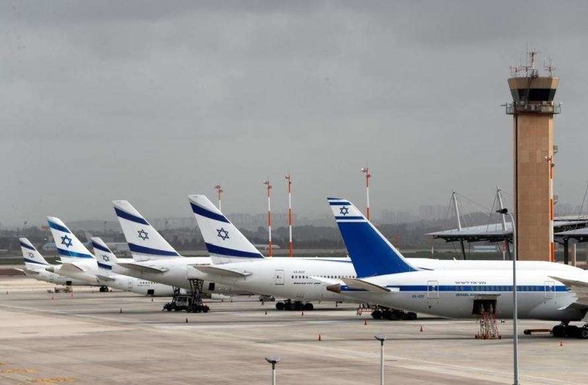 Aviones de El Al Israel Airlines en la pista del aeropuerto internacional Ben Gurion en Lod, cerca de Tel Aviv. (Fuente externa)