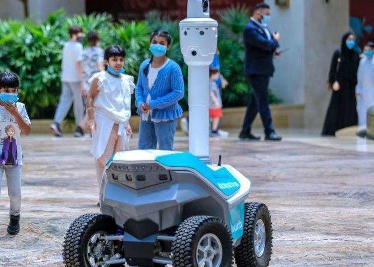 Uno de los robots del Yas Mall. (The National)