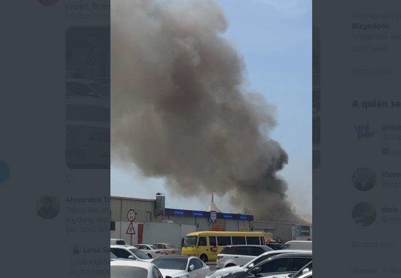 Una imagen publicada en Twitter del incendio en la zona industrial de Dubai.