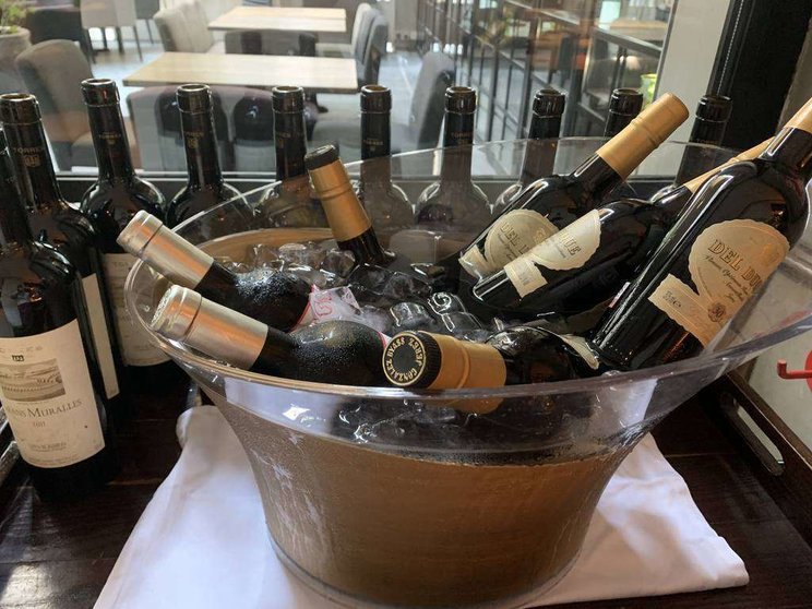 Botellas de vino en un restaurante en Dubai. (EL CORREO)