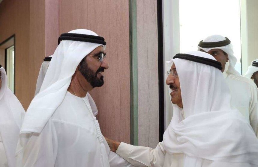 En la imagen de Dubai Media Office un encuentro entre el emir de Kuwait y el gobernante de Dubai.
