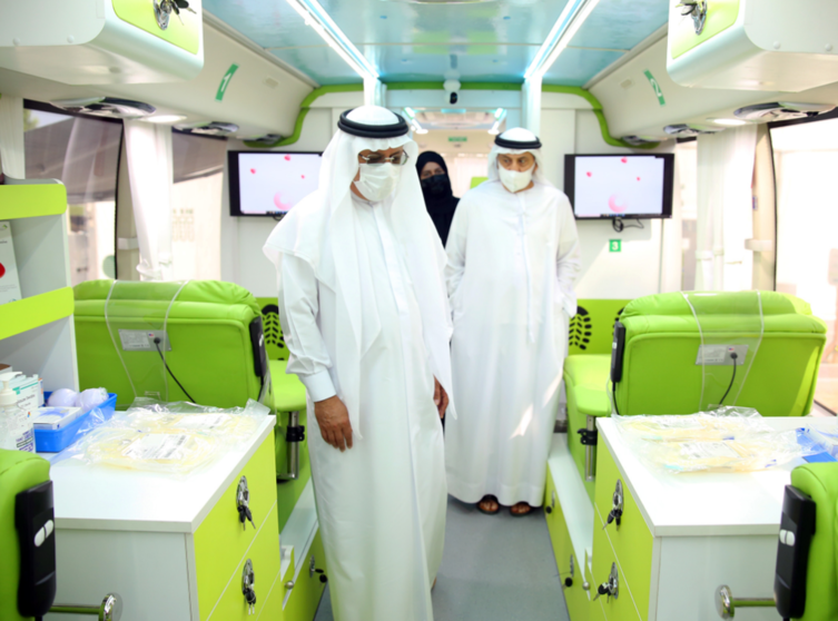 El autobús de donación de sangre por dentro. (Dubai Media Office)