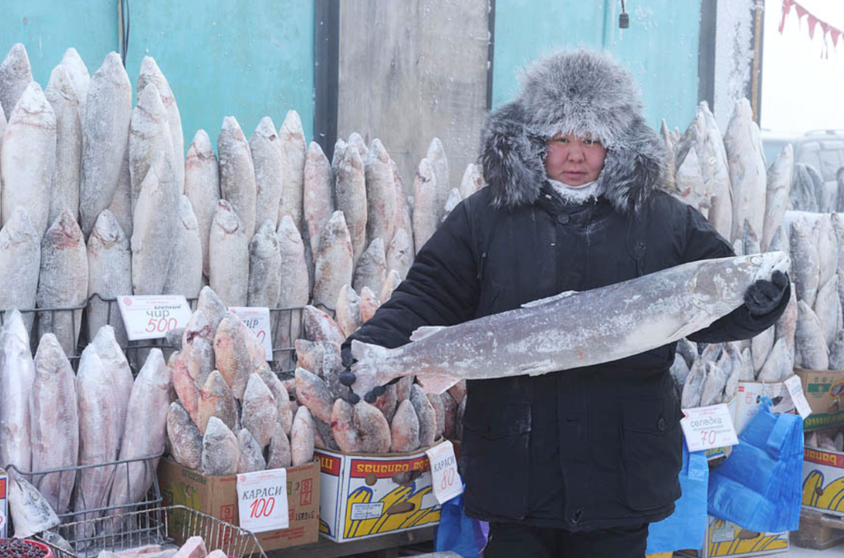 Pescado fresco en la ciudad rusa a -43 grados. (Twitter)