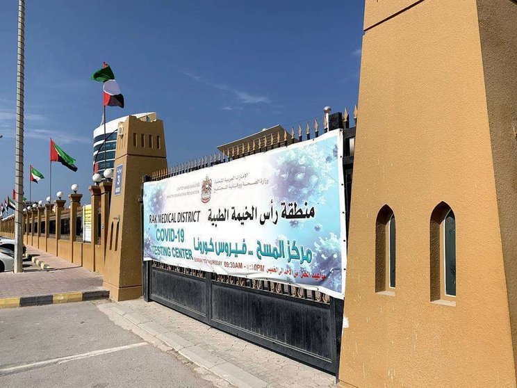 Una instalación de analíticas masivas de PCR en Emiratos Árabes. (EL CORREO)