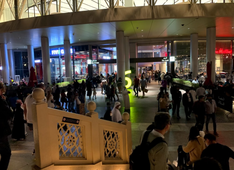 Una de las entradas al Dubai Mall el 27 de diciembre de 2020. (EL CORREO)