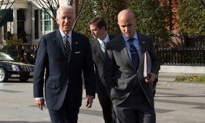 Biden, a la izquierda de la imagen, junto a González en 2014. (Fuente  externa)