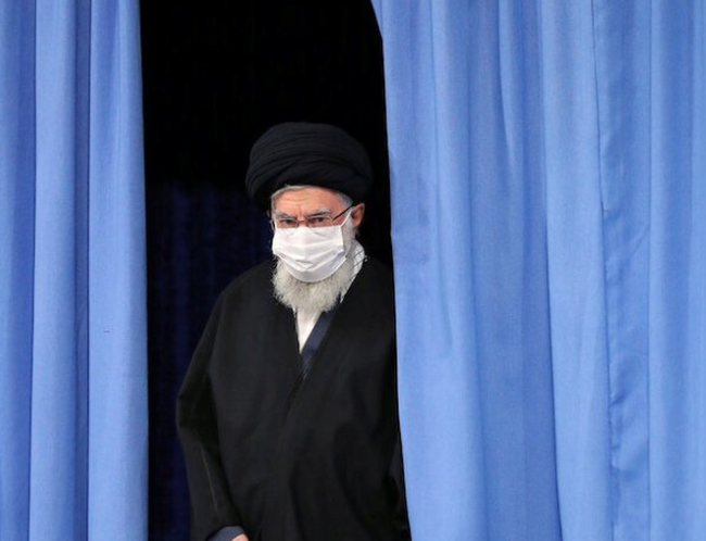 En la imagen de Reuters, el líder supremo iraní, el ayatollah Ali Khamenei,