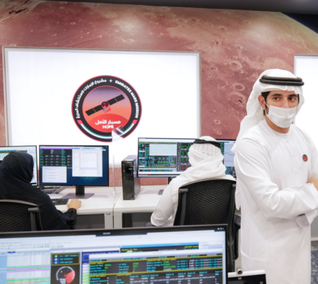 El jeque Hamdan supervisa la misión a Marte. (Dubai Media Office)