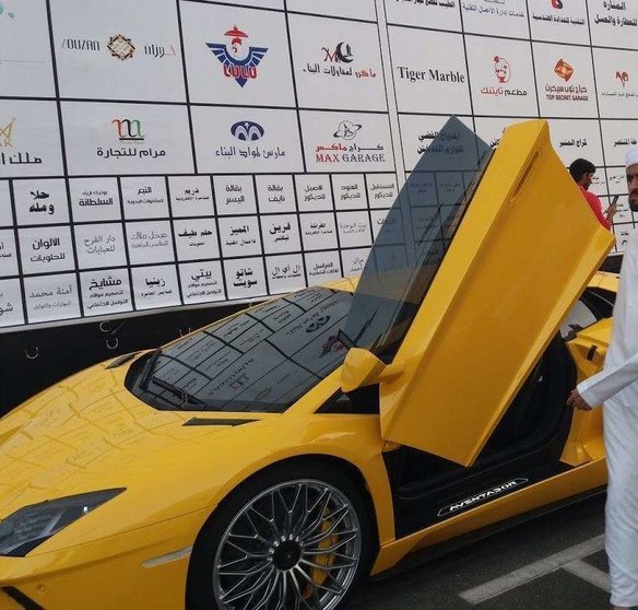 Dueño de Lamborghini pide al Reino Unido pague las multas de un turista  británico