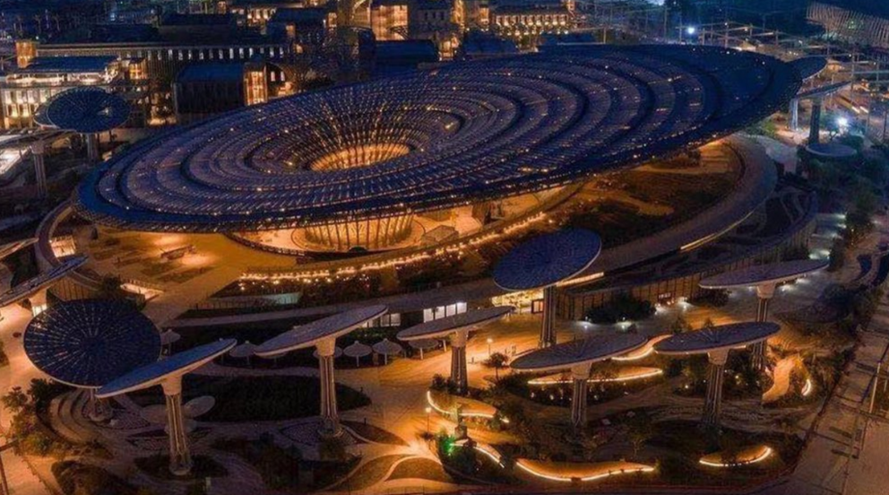 Imagen nocturna de la Expo Dubai 2020. (Twitter)