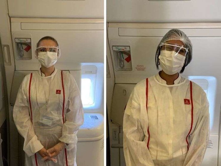 El pasajero Naren Balasubramaniam compartió esta imagen de dos de los 'héroes' de Emirates.