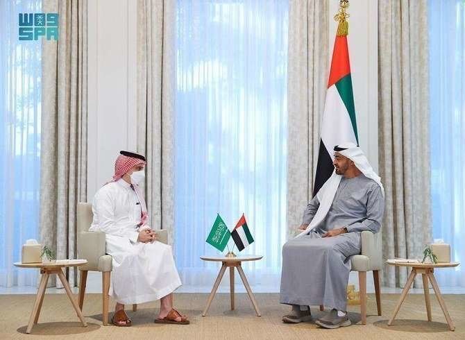 El príncipe heredero de Abu Dhabi recibió al ministro de Relaciones Exteriores de Arabia Saudita en el palacio Qasr Al-Watan de la capital de EAU. (SPA)