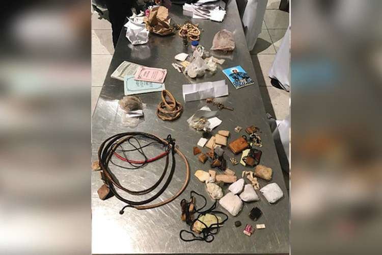 Una imagen difundida por la Policía de Dubai de algunos de los artículos confiscados.