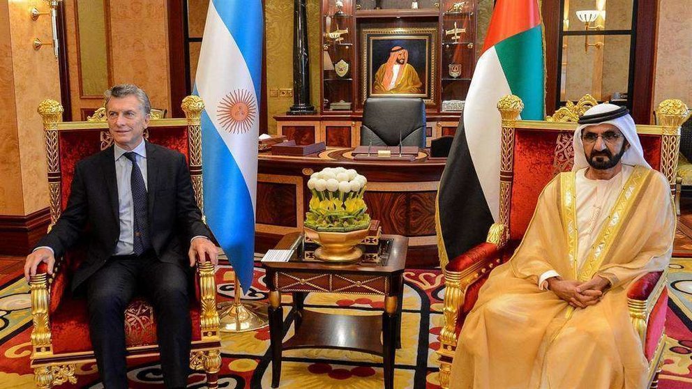El jeque Mohamed Bin Rashid Al Maktoum y el presidente Macri durante el encuentro en el Palacio Zabeel de Dubai. (Telam)