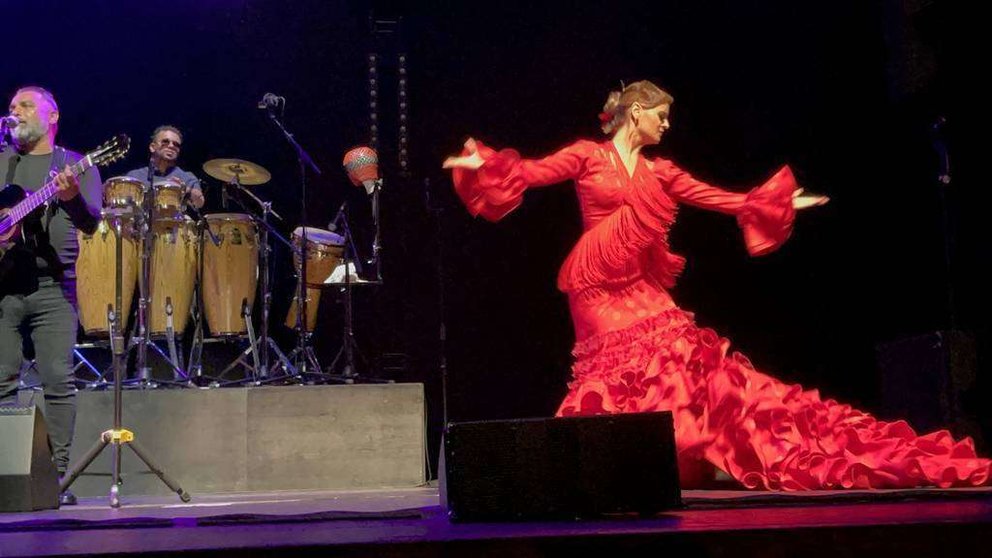Amalia Megías en el escenario de la Ópera de Dubai. (Cedida)