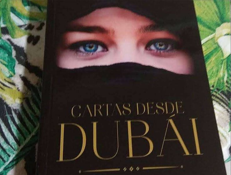 Detalle de un ejemplar de la edición de bolsillo de 'Cartas desde Dubai'. (Cedida)