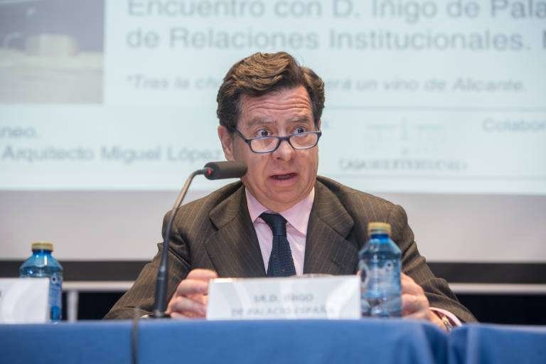 Íñigo de Palacio durante una conferencia. (Rafa Molina)