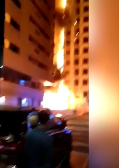 Una imagen de Twitter del incendio en el edificio de Abu Dhabi.