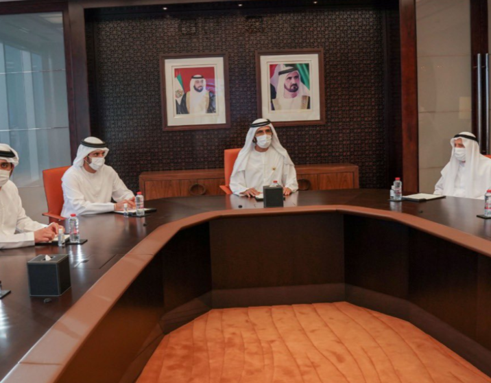 Un momento de la reunión del gobernante de Dubai con las cámaras de comercio. (Dubai Media Office)