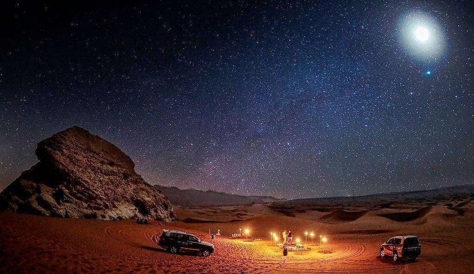 Explorar el firmamento durante una noche estrellada en el desierto de Maliha en Sharjah es una experiencia única. (WAM)