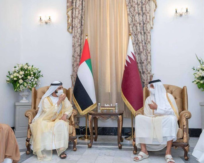 El gobernante de Dubai a la izquierda junto al emir de Qatar. (WAM)