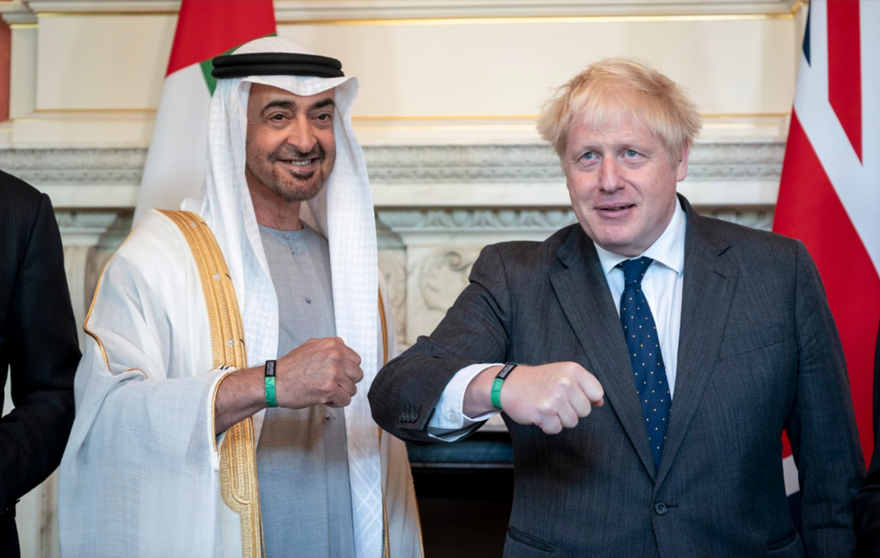 El jeque Mohamed bin Zayed y el primer ministro de Reino Unido. (Wam)