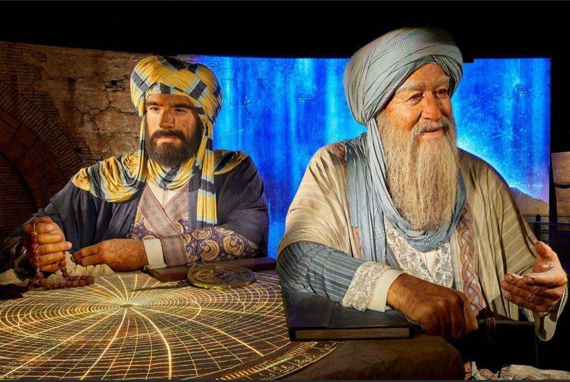 El marino Ahmad Ibn Majid y el célebre explorador Ibn Battuta, dos de las figuras a las que se les rinde homenaje en el Pabellón de la Movilidad. (Fuente externa)