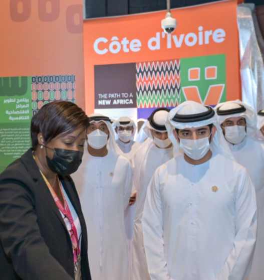 El príncipe heredero de Dubai en una visita en la Expo 2020 en la era del coronavirus. (Dubai Media Office)