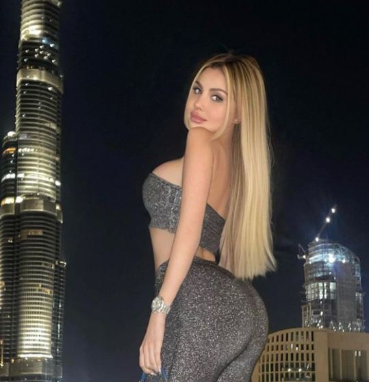 Alexa con el Burj Khalifa en Dubai. (Instagram)