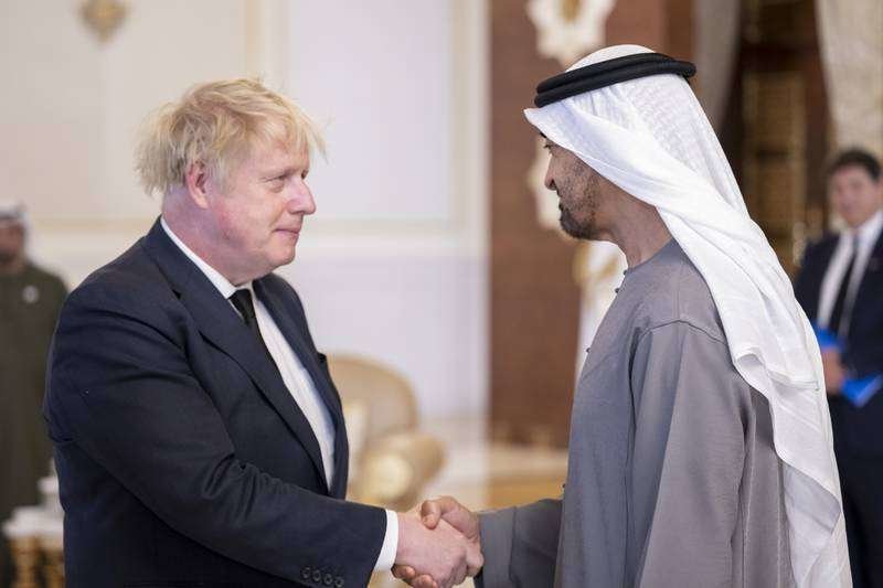 Boris Johnson y el presidente emiratí. (WAM)