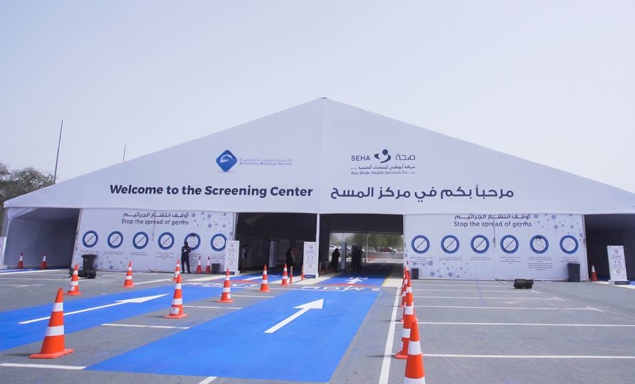 Centro de pruebas autocovid en Al Shamkha en Abu Dhabi. (WAM)