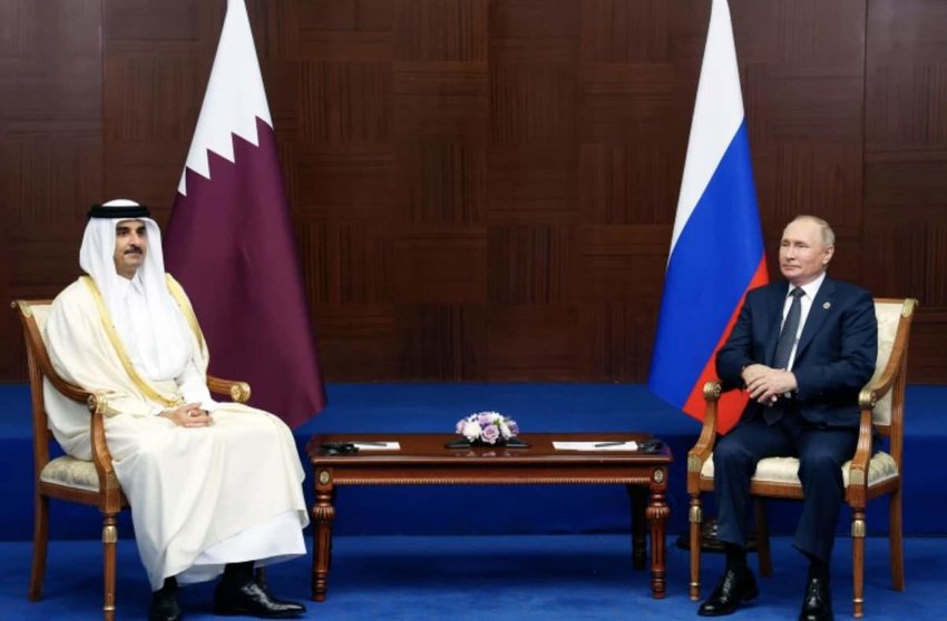 El presidente ruso y el emir de Qatar en la capital de Kazajistán. (Twitter)