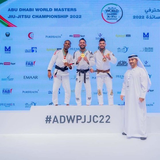 El campeón colombiano Willy Fernández en el podio de Campeonato Mundial de Jiu Jitsu de Abu Dhabi. (Cedida)