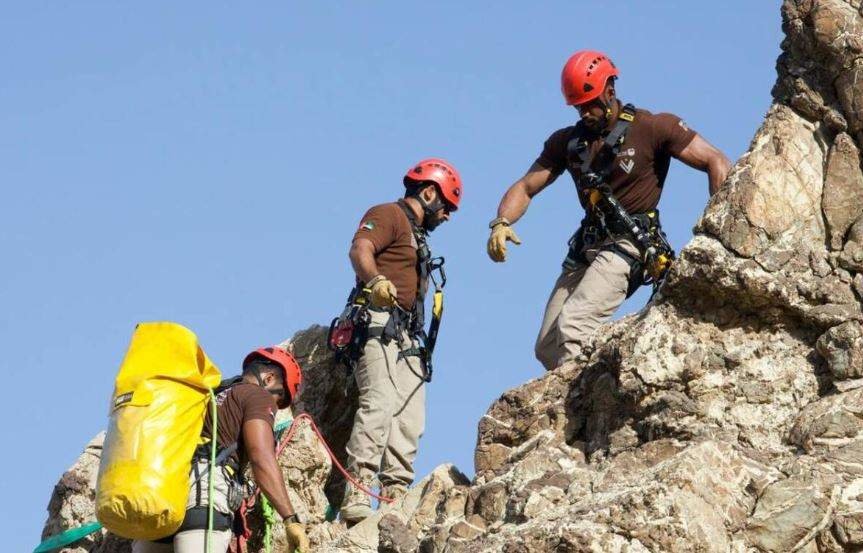 Labores de rescate en una montaña de Dubai. (Policía de Dubai)