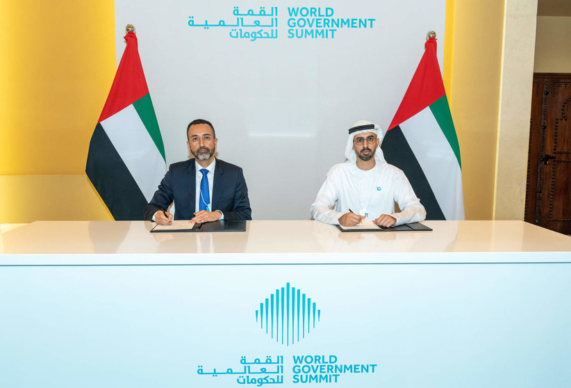 Un momento de la firma del acuerdo entre Vista y la oficina de EAU. (WAM)