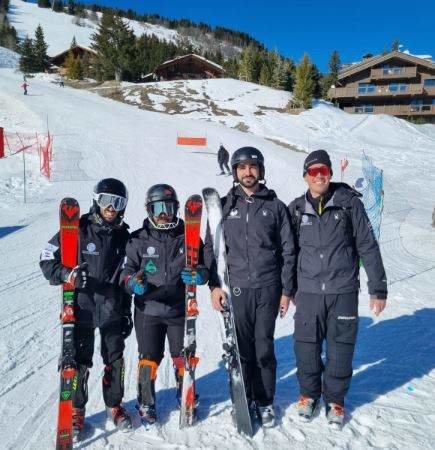 El equipo emiratí de Esquí Alpino en Francia. (WAM)