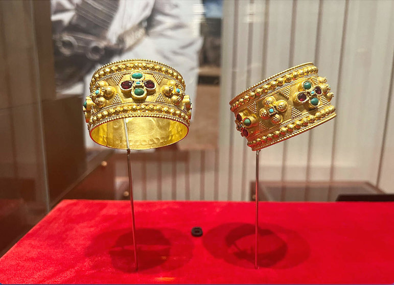 Joyas tradicionales emiratíes expuestas en el Museo