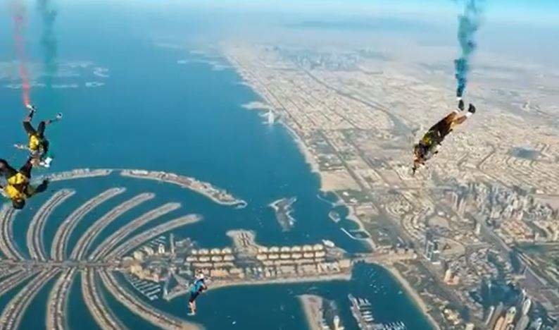 Los paracaidistas de Dubai en acción. (Instagram)
