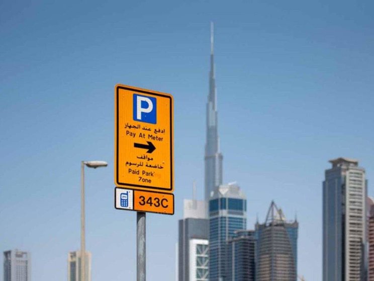 Zona de parking pagado en Dubai. (Twitter)