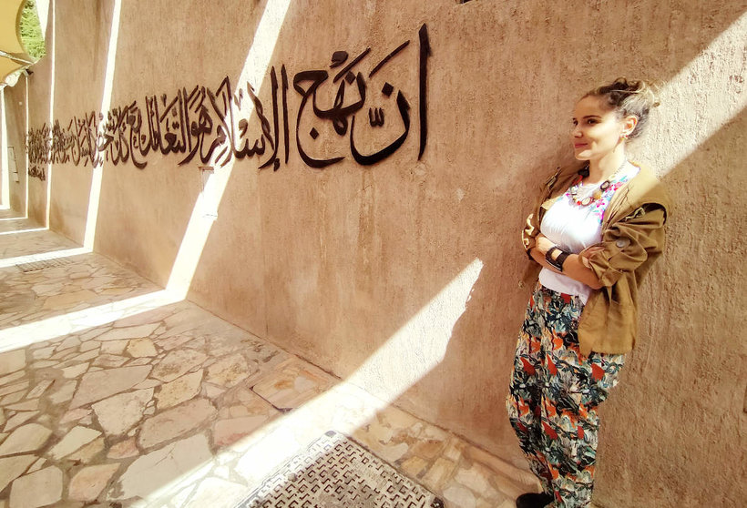 La artista ecuatoriana Ana Liz Cordero en Al Fajidi, en el barrio antiguo de Dubai que acoge su galería, situada en Casa 40. (EL CORREO)