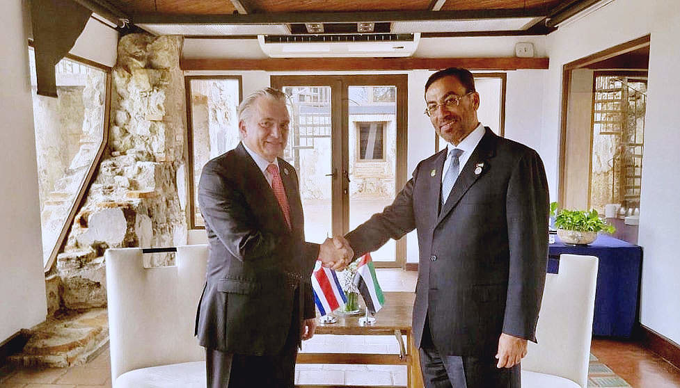 El ministro de EAU (derecha) y el canciller de Costa Rica. (Twitter)