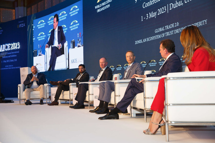 El director ejecutivo de IFZA Dubai, Jochen Knecht (cuarto por la izquierda), durante su participación en la IX Conferencia Internacional de Zonas Francas. (Cedida)