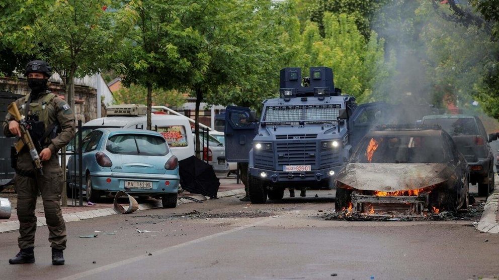 Una imagen de los disturbios en la frontera entre Serbia y Kosovo. (Twitter)