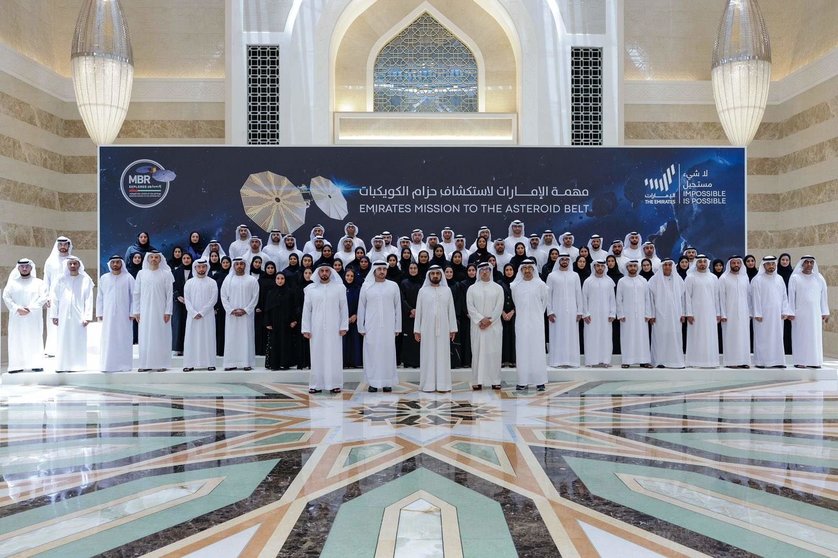 Foto de los asistentes al anuncio de la nueva misión espacial de Dubai. (Twitter)