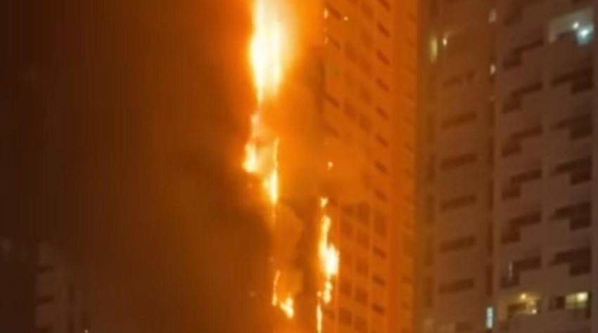 Una imagen del edificio en llamas. (Instagram)